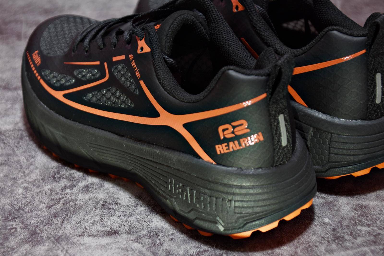 r2缓震跑鞋测评,r2跑鞋哪款适合初跑者