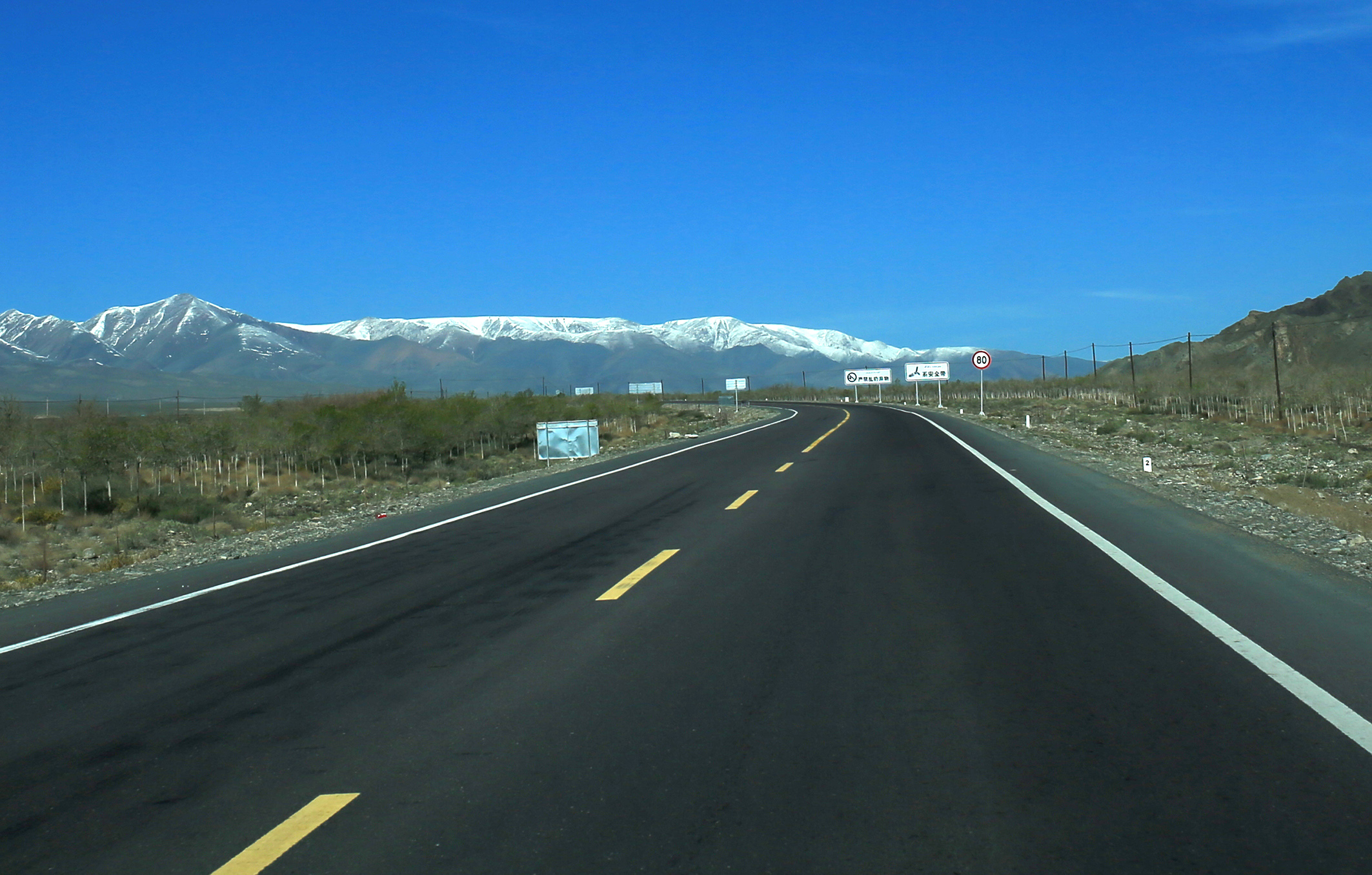 少数民族病人为何如此喜欢这个美女医生？因为她心中有爱