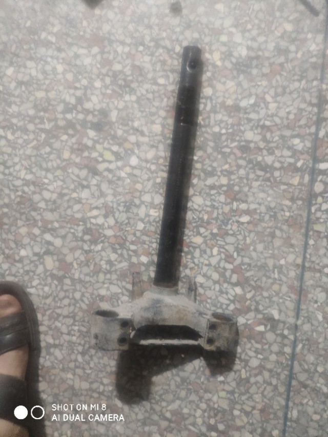 电动车龙头老是跑偏怎么回事,电动车骑起来龙头跑偏怎么回事