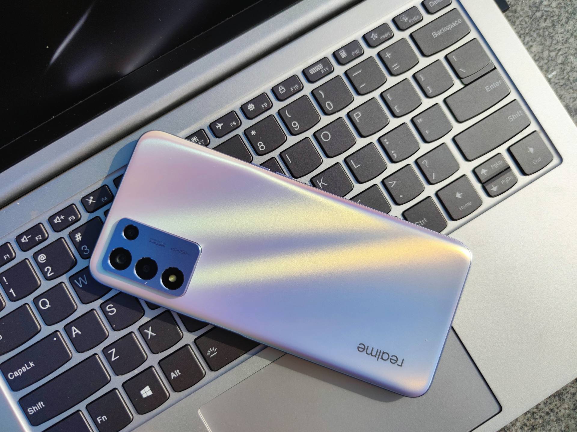 千元价位应该选什么样的手机？这几款的表现都很有野心