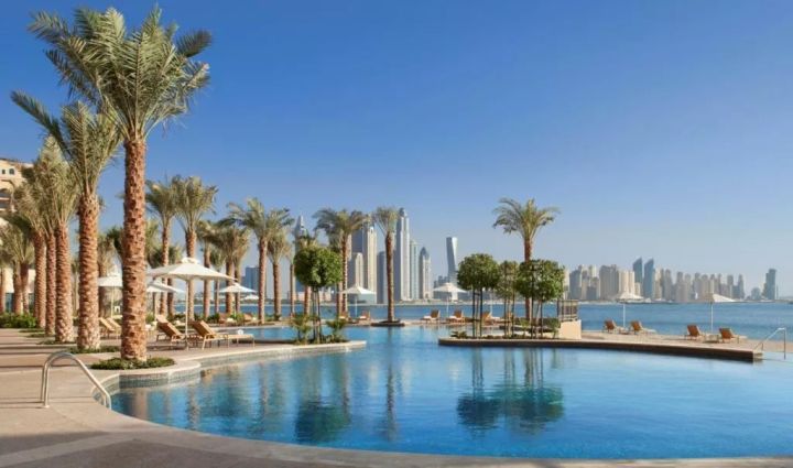 第一次去迪拜还要转机去沙特,第一次去迪拜买单程机票给签证吗