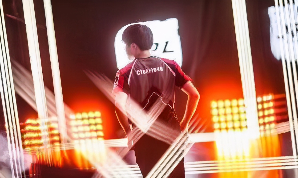 edg厂长回归首发uzi,edg厂长重回首发直播