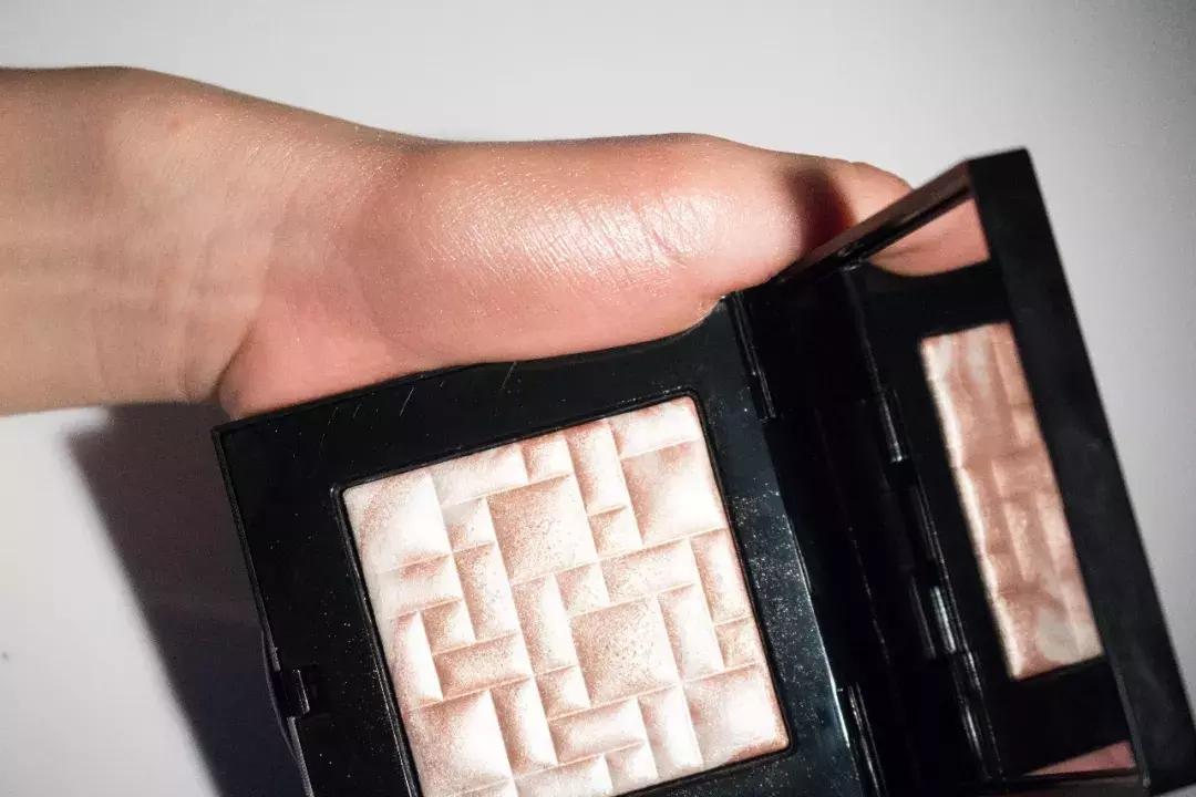 学会Rihanna、钟楚曦、张韶涵的高光技能，比打10针玻尿酸都管用