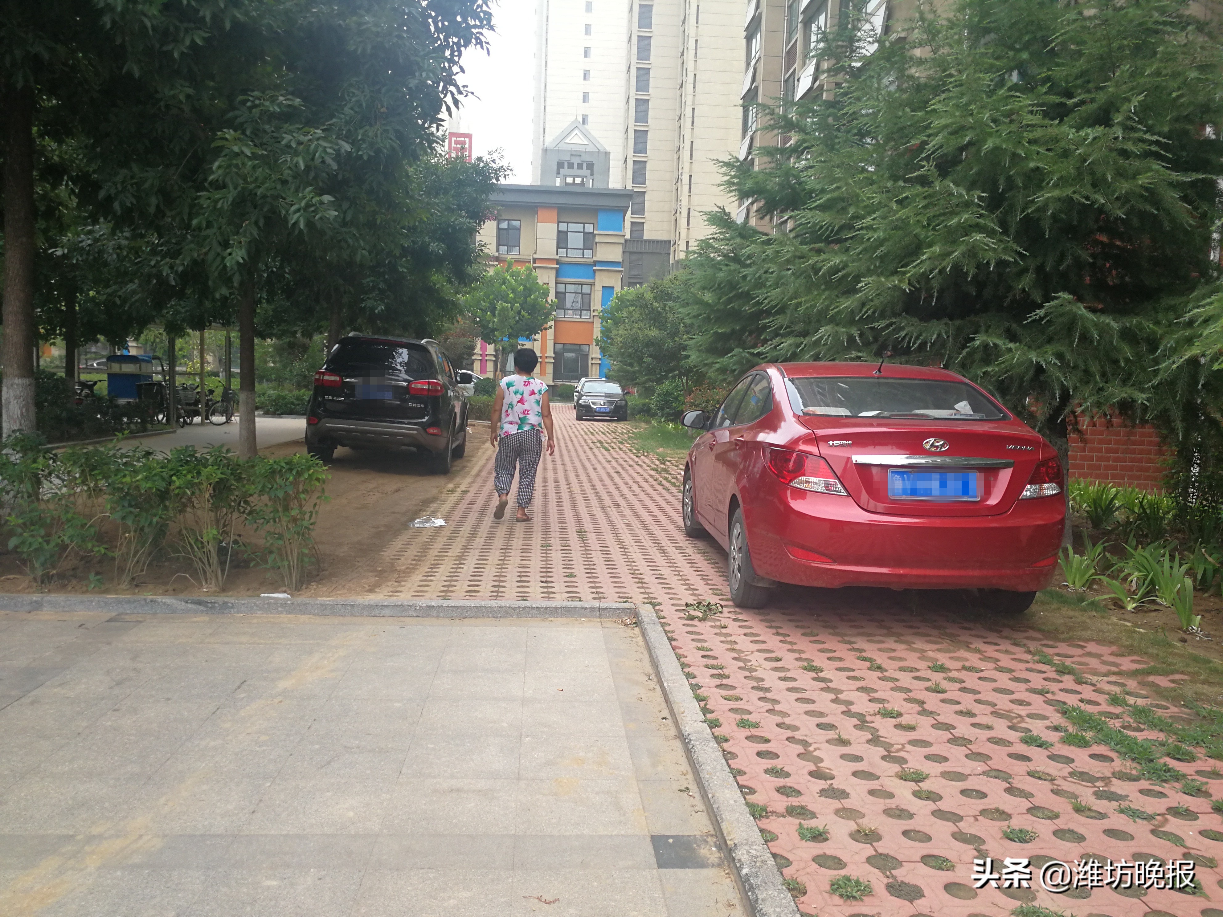 好好的“人车分流”咋乱了套？金鼎华府停车混乱引业主不满