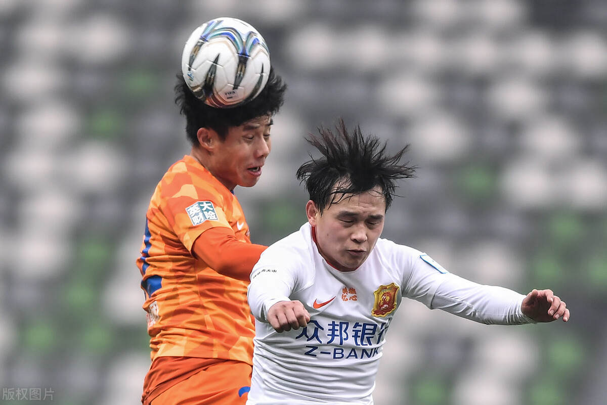 官宣！武汉队与效力9年功勋飞翼完成续约，左路短板靠他支撑了