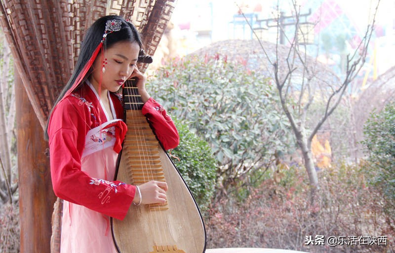 美女红酒肚兜秀，最美中国风，寒冬中华郡嗨翻天