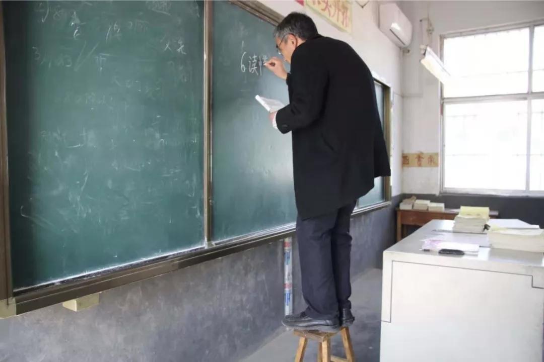 一些乡村教师的事例,乡村教师的故事