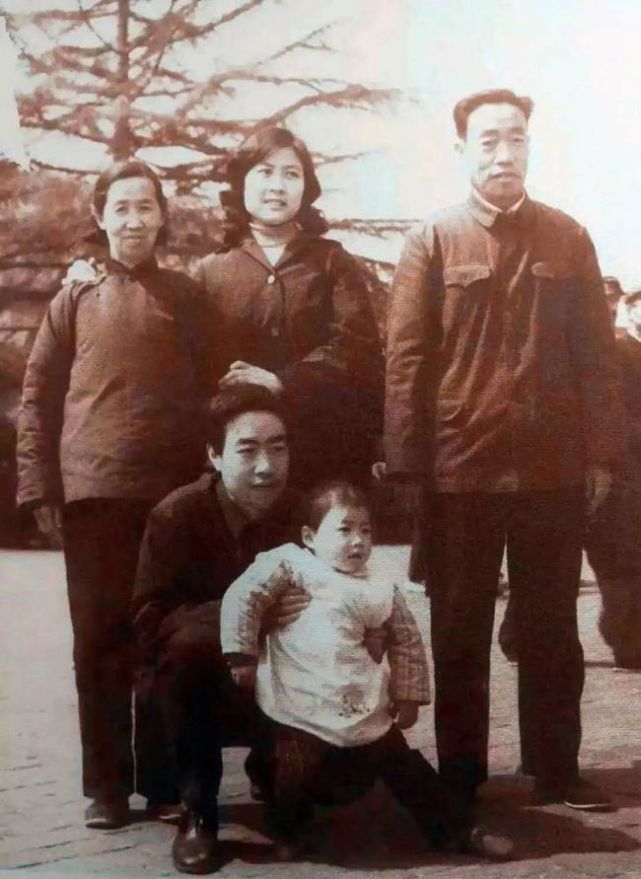 贾平凹关于婚姻的电影,作家贾平凹婚姻简介