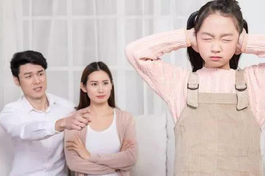 初一孩子放学就玩手机怎么办,初三孩子半夜玩手机怎么教育