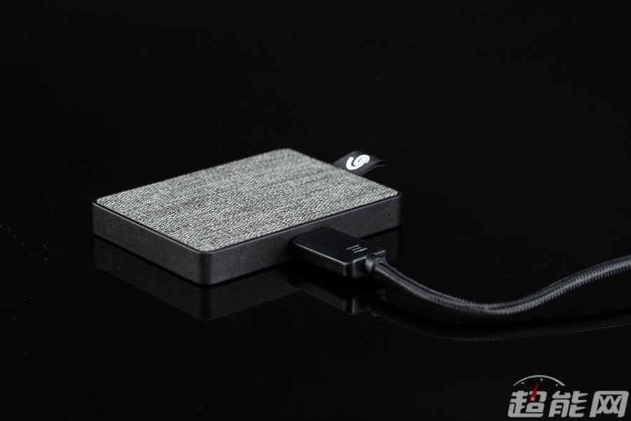 希捷移动硬盘1tb开箱,希捷简系列移动硬盘测评