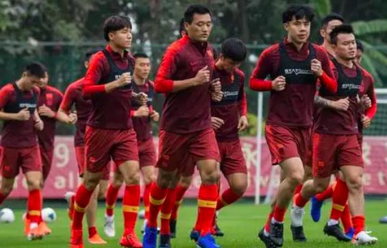 中国男足为啥那么弱,为什么中国男足这么厉害