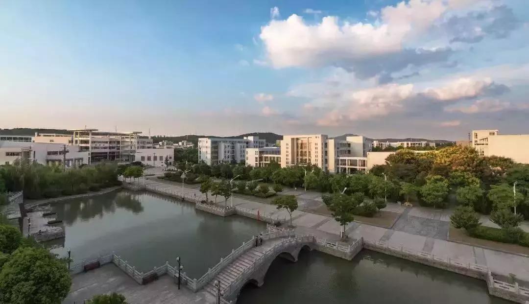 南京学费50万一年的学校,南京公办院校学费2024