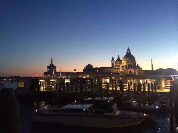 准备出国发现护照丢了,出国护照丢了最快回国办法