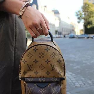 包慌？看宇宙博主们疯狂背什么