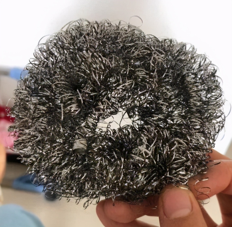 帅气小伙脚臭,25岁男人脚臭