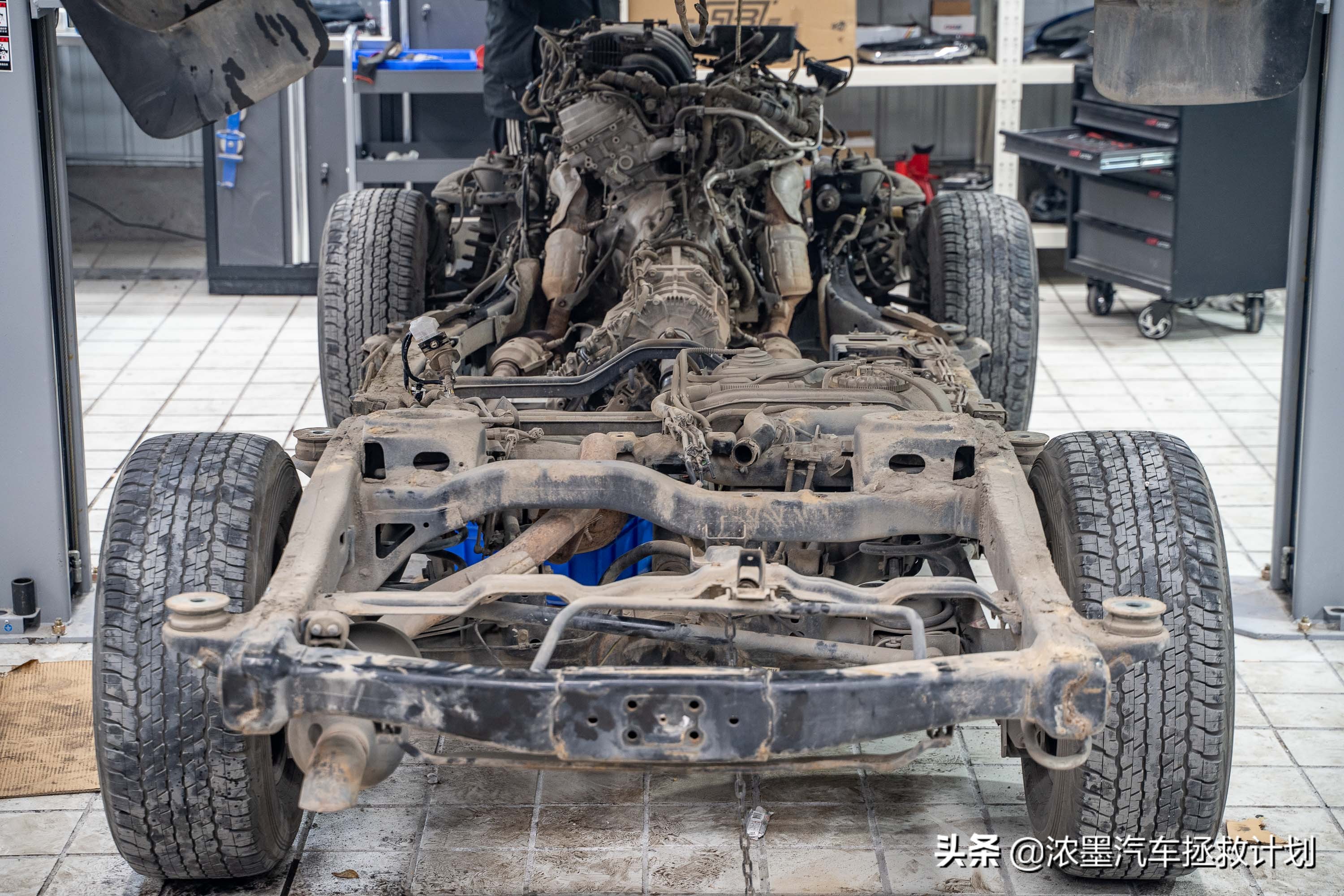 丰田霸道酷路泽带你翻山越岭,丰田兰德酷路泽低速4驱越野模式