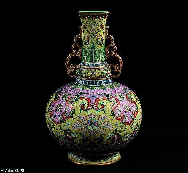 清朝乾隆古董花瓶,清代古董青花人物花瓶