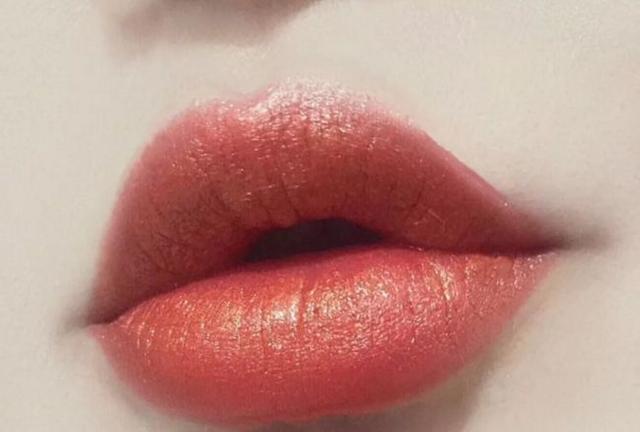 单独一个口红可以变成很多颜色,只有一支口红怎么做到不掉色