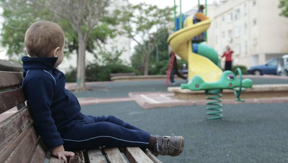 为什么孩子在家听话去学校就惹事,孩子在家听话为啥去学校老是惹事