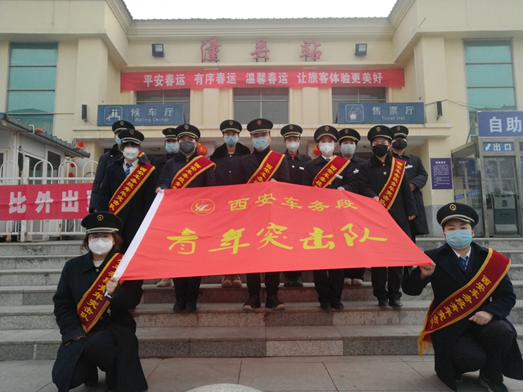 让党旗飘扬在抗疫工作的最前线,让团旗在一线飘扬