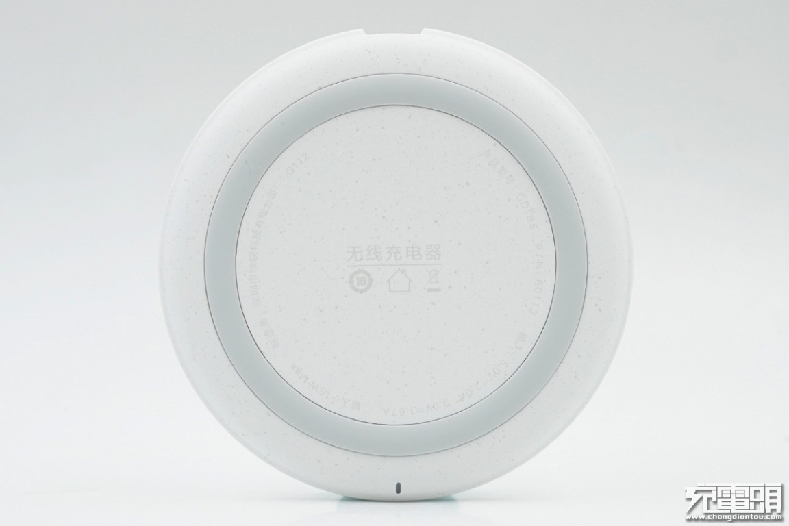 绿联无线充电宝拆解,绿联30瓦充电器拆解