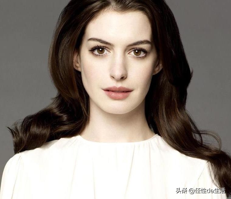 安妮海瑟薇和布兰妮,昔日小甜甜变身牛夫人