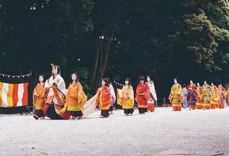 浜兘澶滄櫄绾冲噳,浜兘绾冲噳
