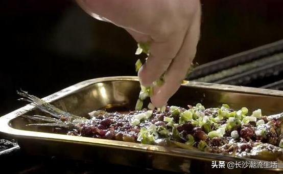 长沙新一绝，湘西烧烤鼻祖，火爆到华晨宇汪峰张韶涵也来吃。