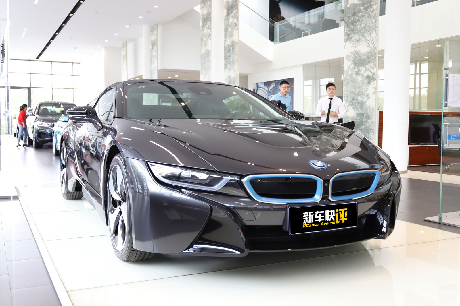 最新款4座宝马敞篷跑车,配有1.5自吸发动机的车