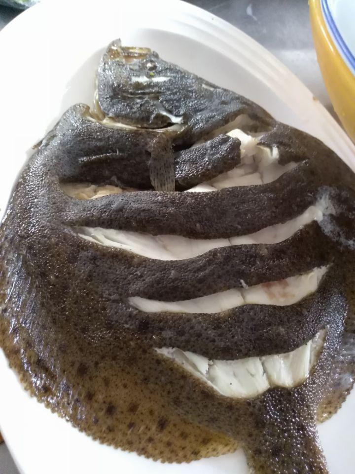 老东北美食清蒸多宝鱼的正确方法,清蒸多宝鱼这样一做比饭店都好吃