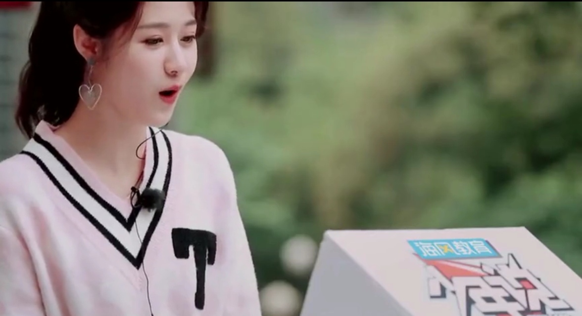 初中女孩跳拉丁舞,初中女生跳拉丁舞