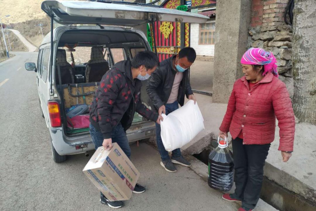 藏巴哇镇巴都村在疫情防控期间的采购“新绝招”