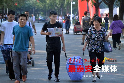 这一级山东农业大学的新生，年龄最小的只有15岁