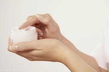 怎么让鼻子不出油,鼻子出油小妙招学生党