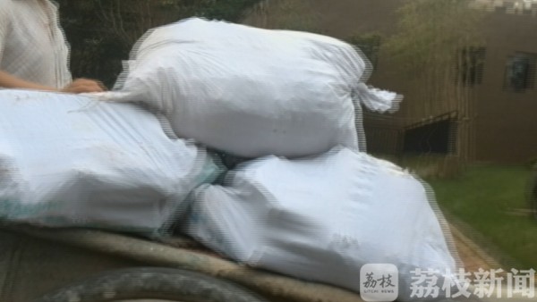 有他在,外面的水泥黄沙别想进小区!南京某高档小区沙霸栽了