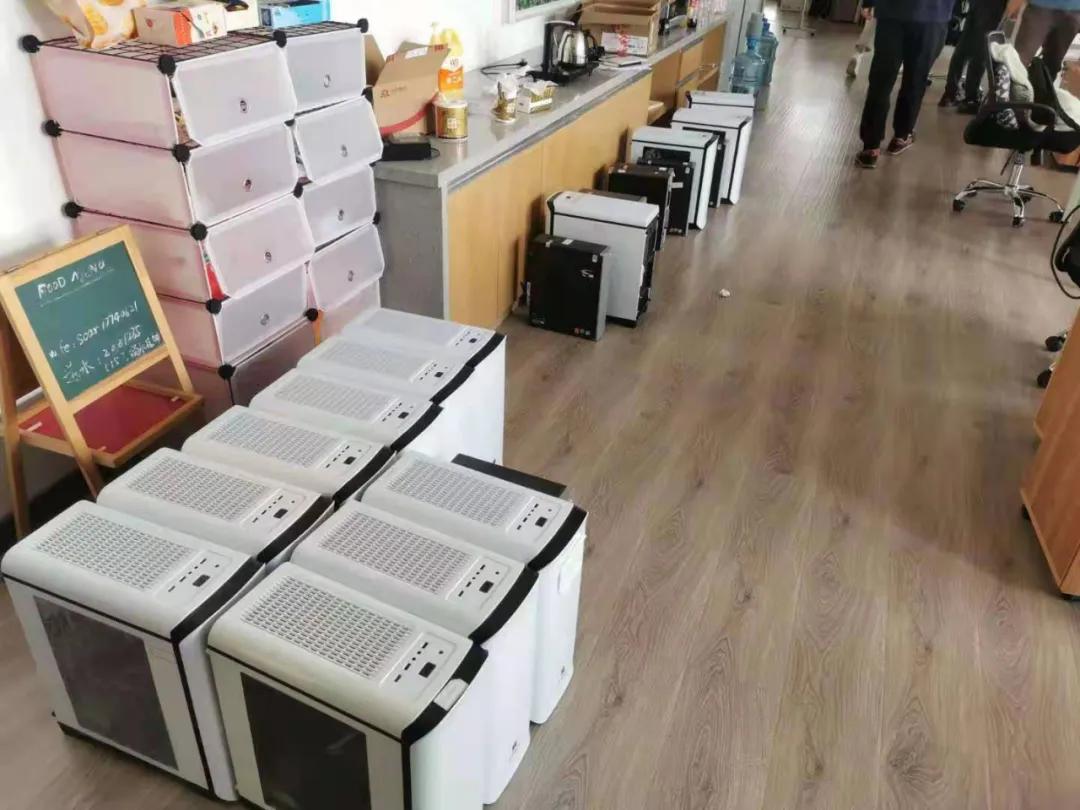 疯狂赚钱小游戏软件,电竞小酒馆软件