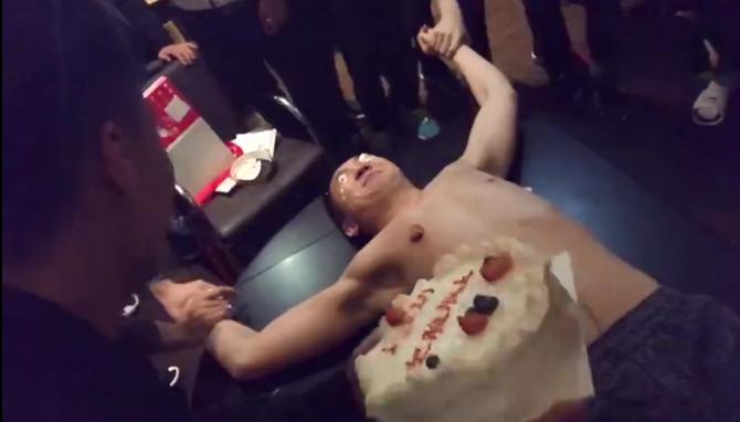 广东男篮赵睿27岁生日,赵睿和广东男篮拍照