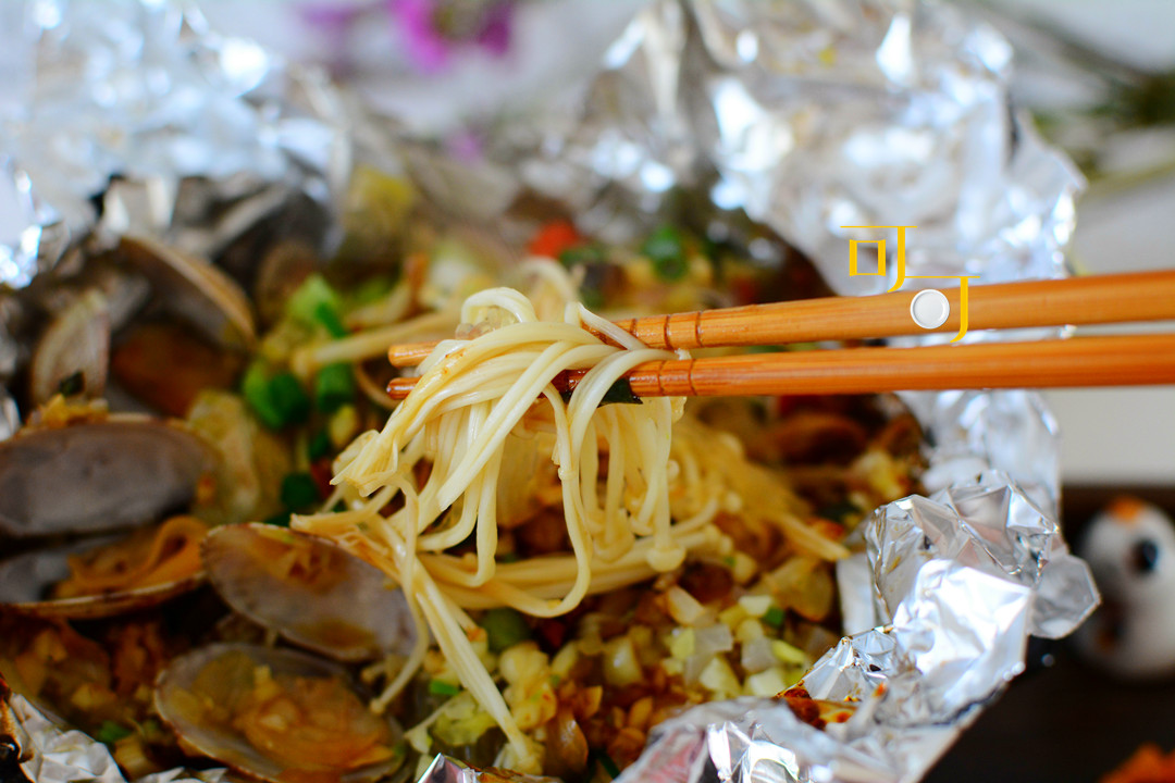 锡纸花甲粉什么样的人群最爱吃,这么冷的天来碗热乎乎的花甲粉