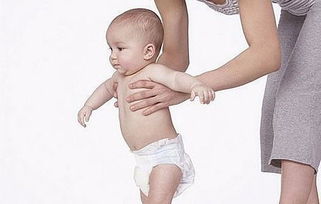 很多家长在教孩子走路时都容易犯的错误，这四个行为一定要停止