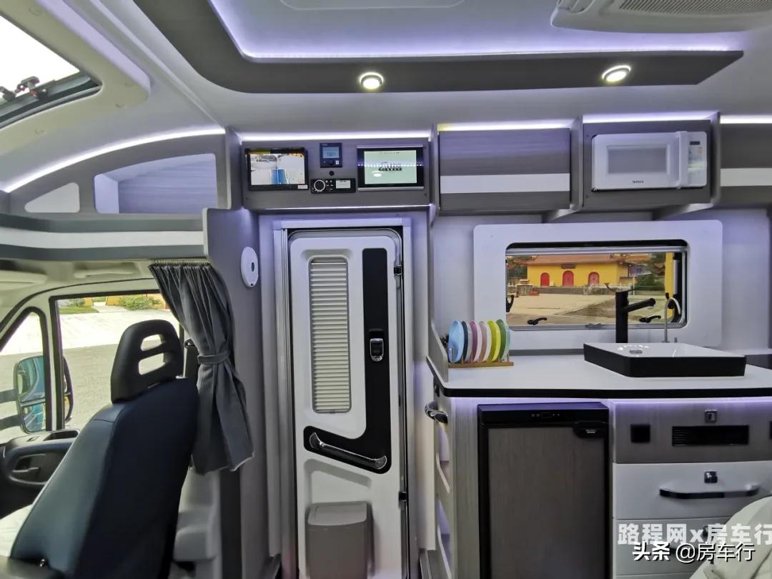 依维柯赛德房车猎鹰2号,南京依维柯新款房车c型房车