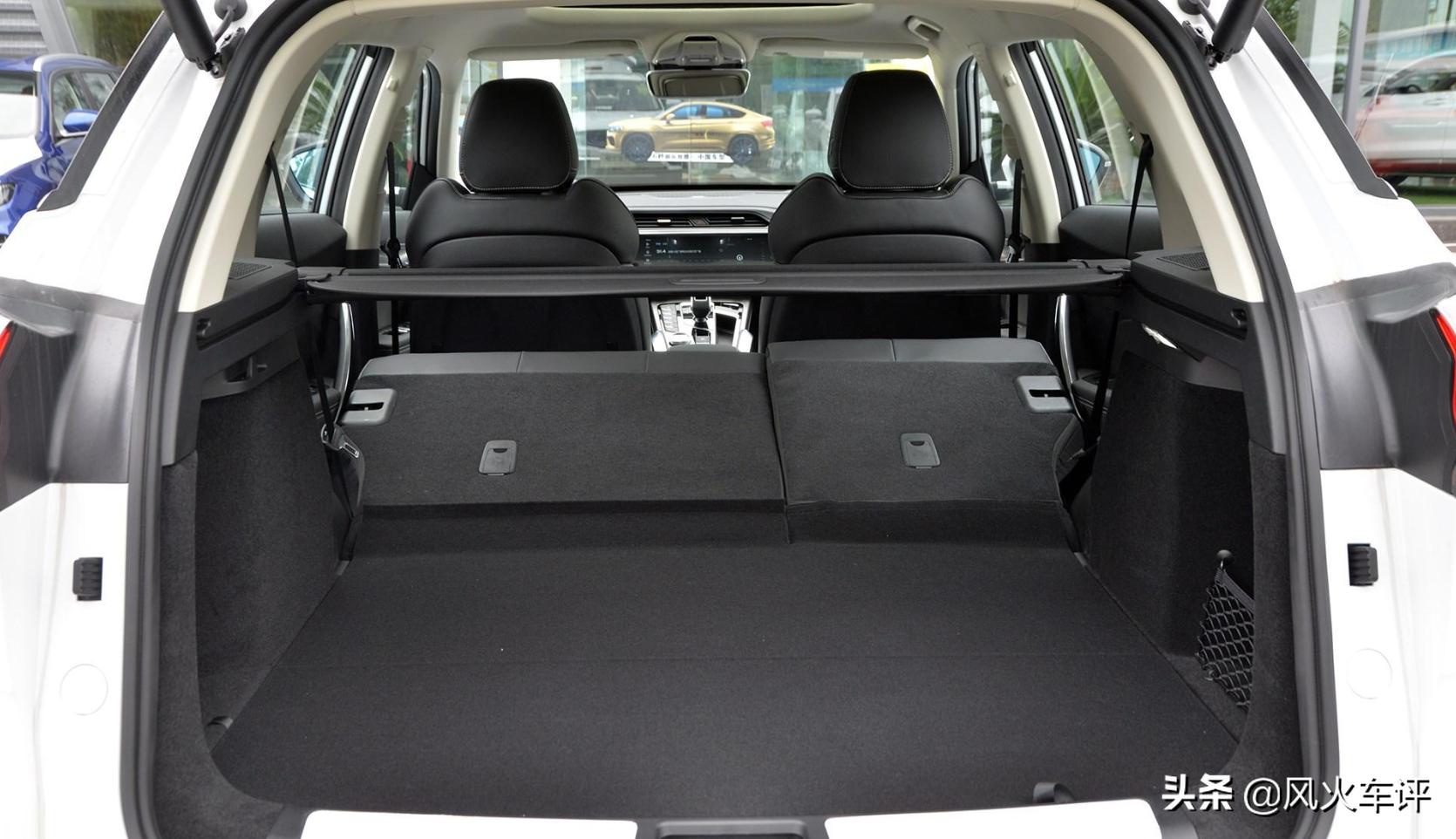 吉利博越l2023款旗舰版测评,博越是吉利第一款suv吗