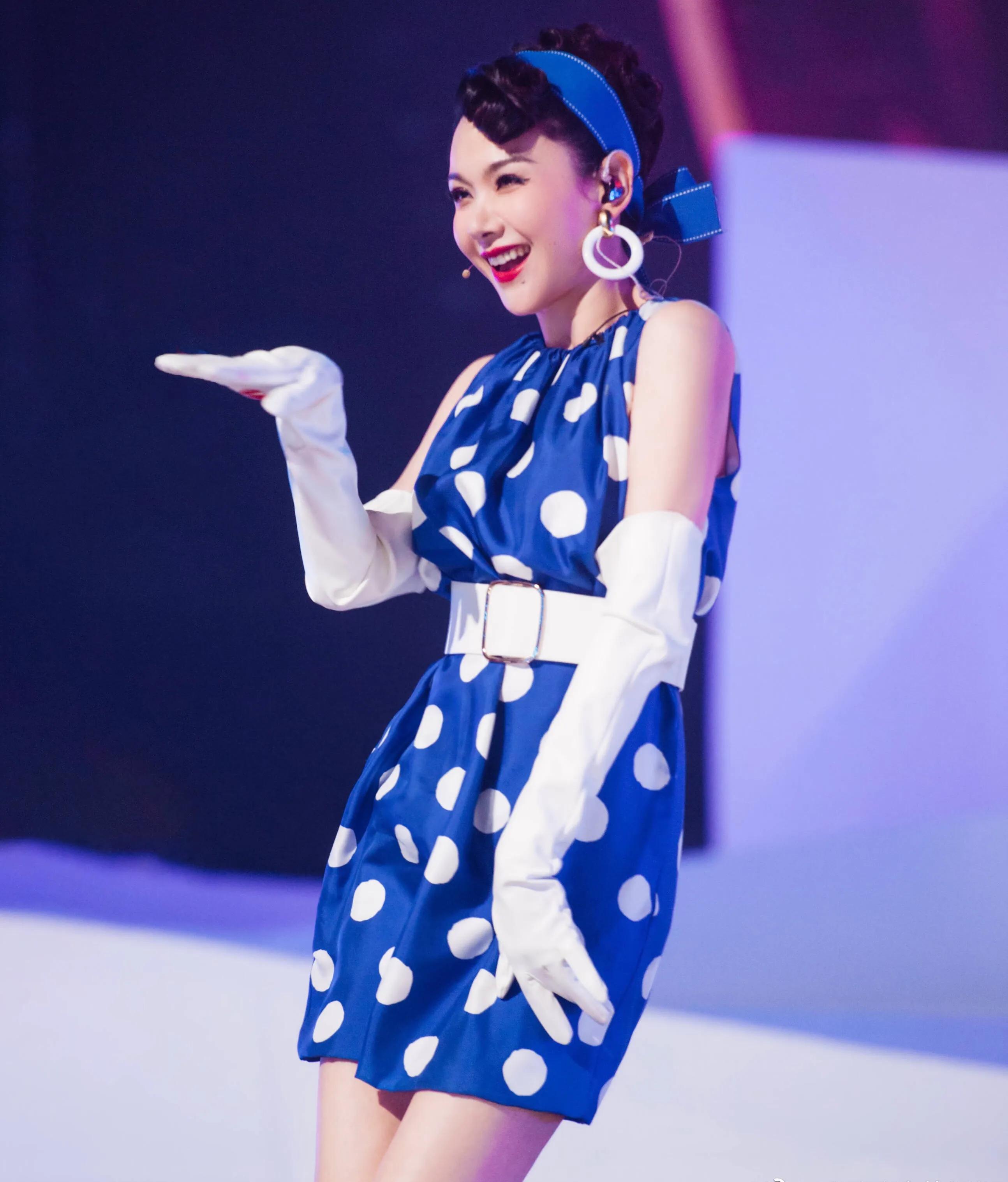 程莉莎老公比儿子重要,程莉莎和丈夫郭晓东甜蜜合影