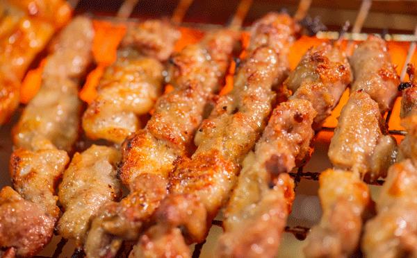 一年能卖出300万串羊肉串,摆摊卖羊肉串一年赚500万