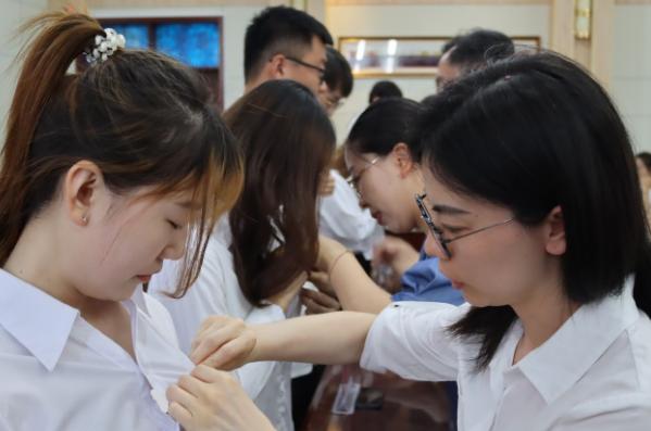 大学生入党必须满足各个要求吗,现在的大学生入党到底是为了什么