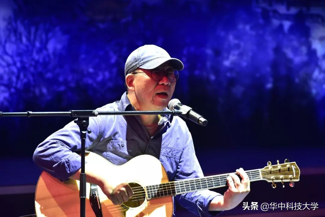 燃爆了！华中科技大学用“宇宙最强音”为祖国打CALL