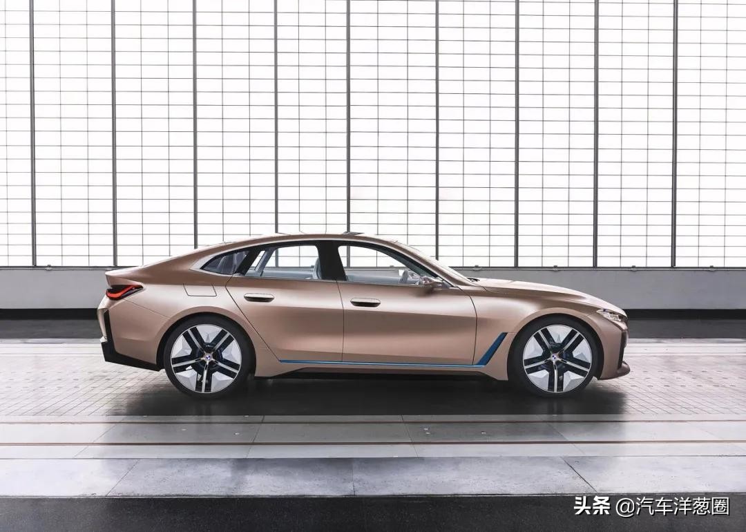 宝马发布全新车标,宝马蓝天白云标改黑白标