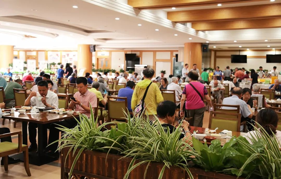 大爱城酒店∣匠心服务社区，每一餐都是亲情的滋味