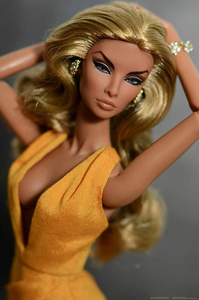 比超模吉娘娘还野，60岁的芭比转行做网红，教人保养健身与冥想