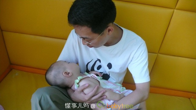 北京妈妈：交上万块钱，我家孩子在早教机构听八国语言、摸鸭子