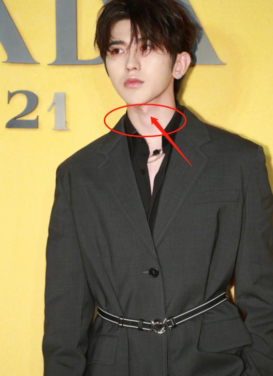 蔡徐坤照片ins高级质感最新,蔡徐坤最新路透生图